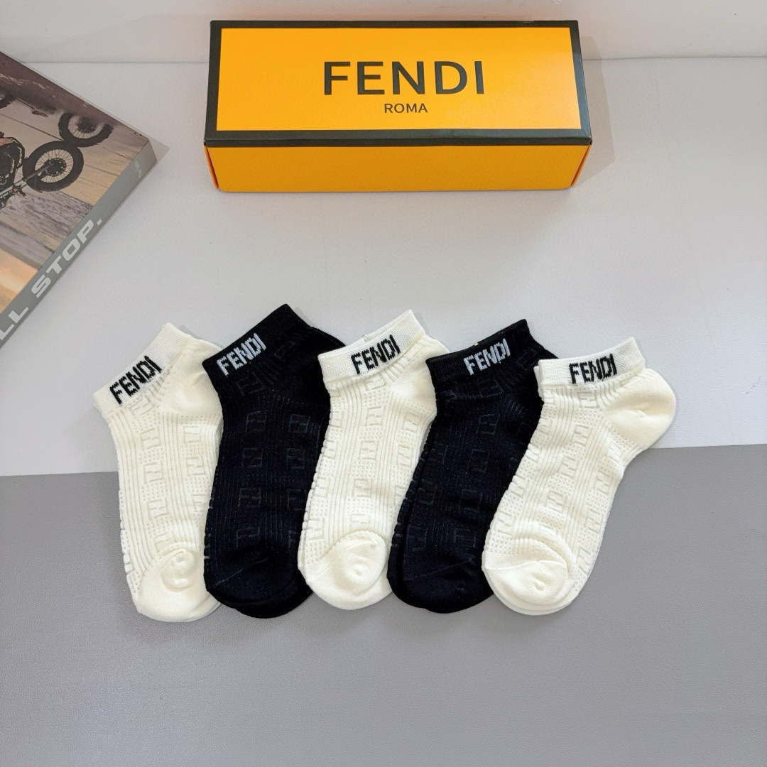 NO:299788,Packaging (one box of 5 pairs) FENDI Classic letter double F hot short socks, bamboo cotton fabric, same style as counter, practical and easy to wear, soft and breathable, fashionable and versatile, big brands go out on the street. Socks, stockings, socks, fendi, fendi, socks19860909配包装（一盒5双） FENDI 芬迪 经典字母双Ｆ爆款短筒袜子、竹棉面料, 专柜同款 实用好穿 柔软透气,时尚百搭款,大牌出街.袜子,丝袜,袜子,fendi,fendi,socks,accessory