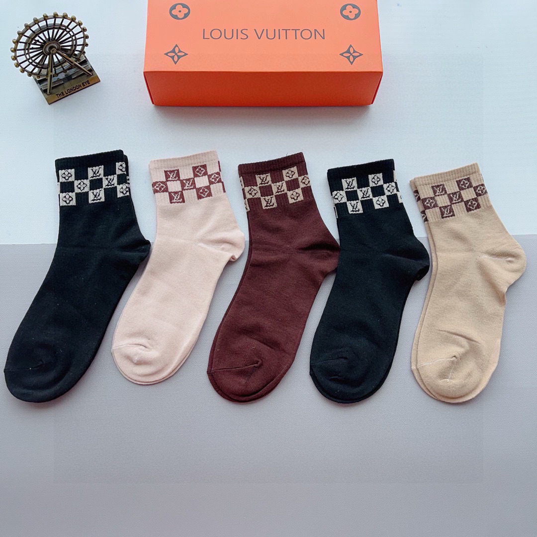 NO:299797,Packaging (5 pairs per box) LV Louis Vuitton Super popular small items, pure cotton fabric, must-have for trendy people. Hot products, classic letter logo mid-tube stockings, personalized and fashionable and versatile styles,!  You deserve combed cotton fabric, super soft material, comfortable and breathable, fashionable and versatile socks, stockings, socks, louis vuitton, louis vuitton, socks19860909配包装（一盒5双） LV 路易威登 超火爆小单品,纯棉面料,潮人必备 爆款,经典字母logo中筒袜,个性时尚百搭款,！你值得拥有哦精梳棉面料,超柔软材质,舒适透气,时尚百搭款 袜子,丝袜,袜子,louis vuitton,louis vuitton,socks,accessory