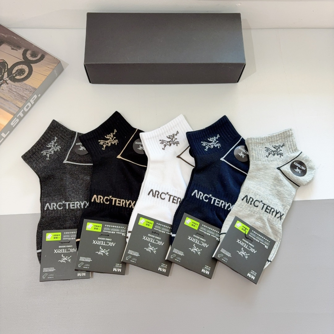 NO:299803,Packaging (one box of 5 pairs) ARC TERYX (Archaew Bird) new popular ship socks high-version pure cotton material, classic pattern logo, internet celebrity synchronous socks big brand street socks, stockings, socks arc'teryx, socks19860909配包装（一盒5双） ARC·TERYX（始祖鸟）新款火爆船袜高版本纯棉材质柔软,经典图案logo,网红同步袜子大牌出街袜子,丝袜,袜子arc'teryx,socks,accessory