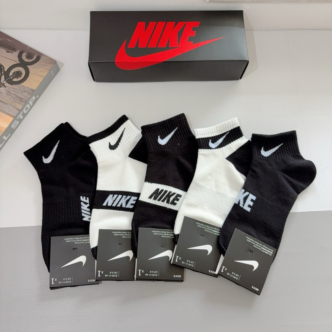 配包装（一盒5双）
新款 Nike/耐克 高版本短袜 精梳棉 专柜同步 高品质 抗菌防臭吸汗透气得意得意