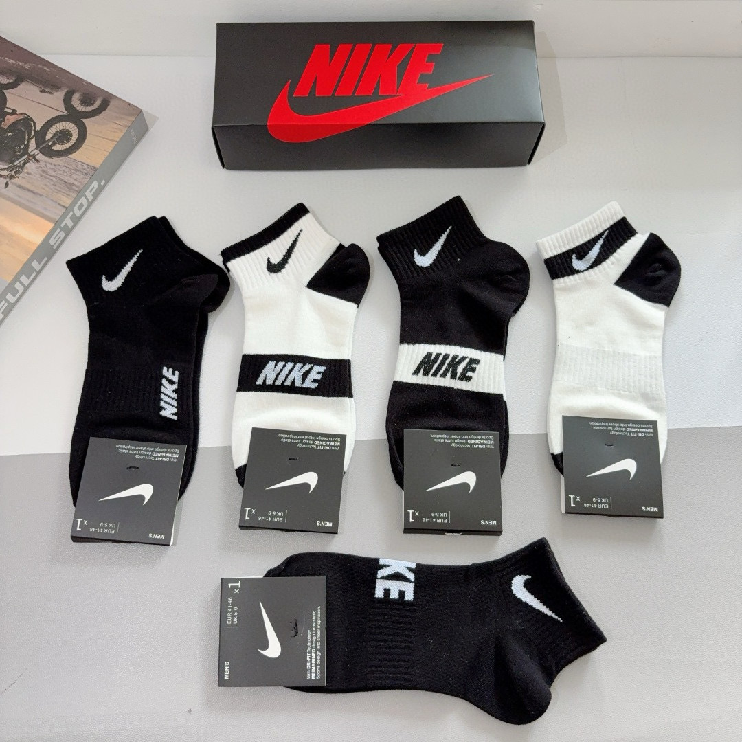 配包装（一盒5双）
新款 Nike/耐克 高版本短袜 精梳棉 专柜同步 高品质 抗菌防臭吸汗透气得意得意