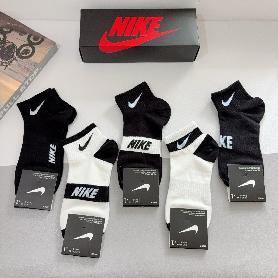 配包装（一盒5双）
新款 Nike/耐克 高版本短袜 精梳棉 专柜同步 高品质 抗菌防臭吸汗透气得意得意