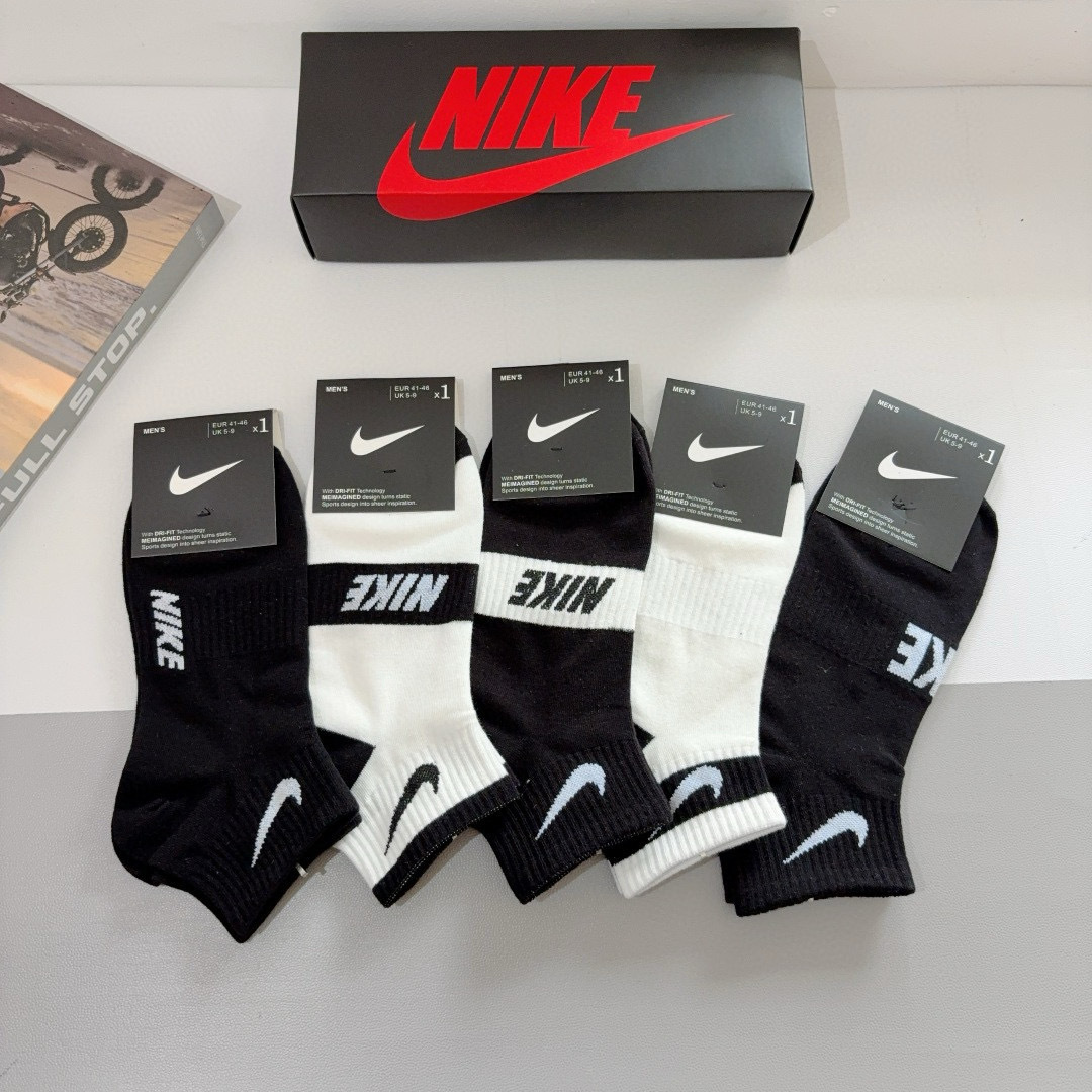 配包装（一盒5双）
新款 Nike/耐克 高版本短袜 精梳棉 专柜同步 高品质 抗菌防臭吸汗透气得意得意