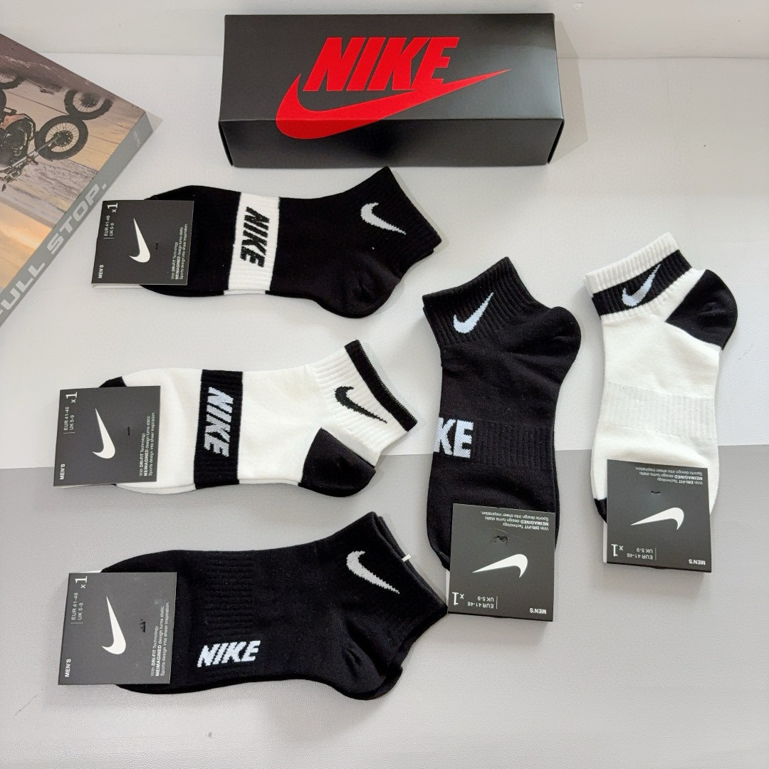配包装（一盒5双）
新款 Nike/耐克 高版本短袜 精梳棉 专柜同步 高品质 抗菌防臭吸汗透气得意得意