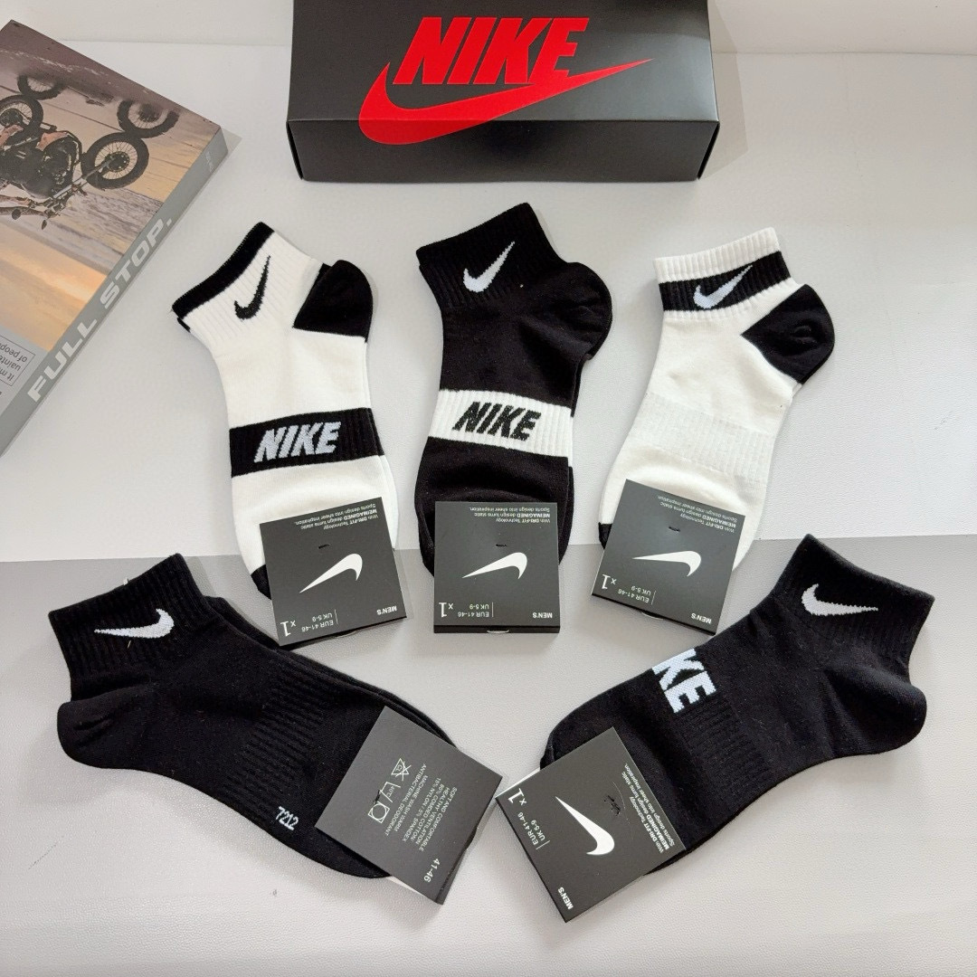 配包装（一盒5双）
新款 Nike/耐克 高版本短袜 精梳棉 专柜同步 高品质 抗菌防臭吸汗透气得意得意