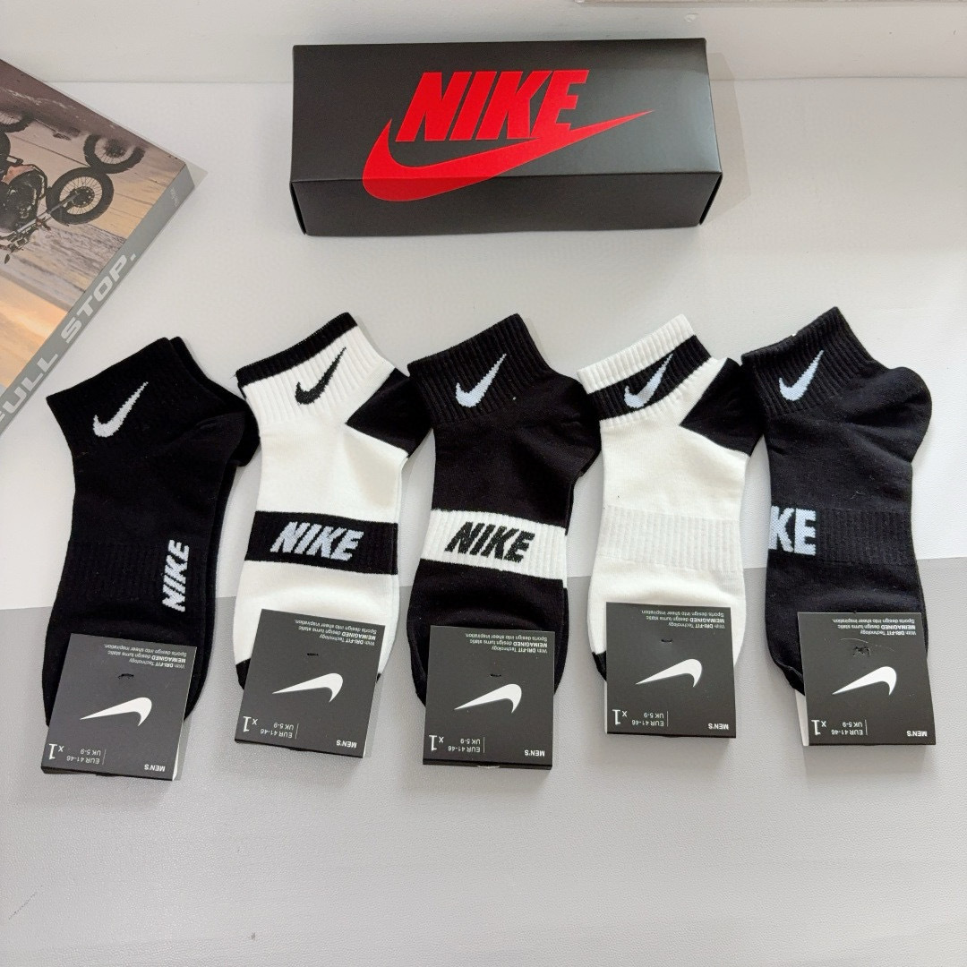 配包装（一盒5双）
新款 Nike/耐克 高版本短袜 精梳棉 专柜同步 高品质 抗菌防臭吸汗透气得意得意