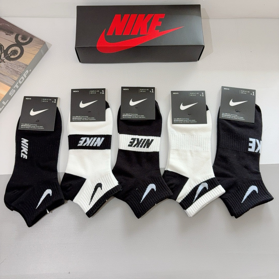 配包装（一盒5双）
新款 Nike/耐克 高版本短袜 精梳棉 专柜同步 高品质 抗菌防臭吸汗透气得意得意