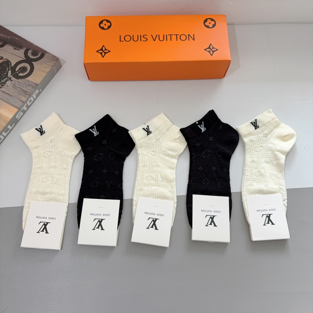配包装（一盒5双）
 🌟 LV 路易威登 超火爆小单品，竹棉面料，潮人必备 爆款，经典字母logo短筒袜