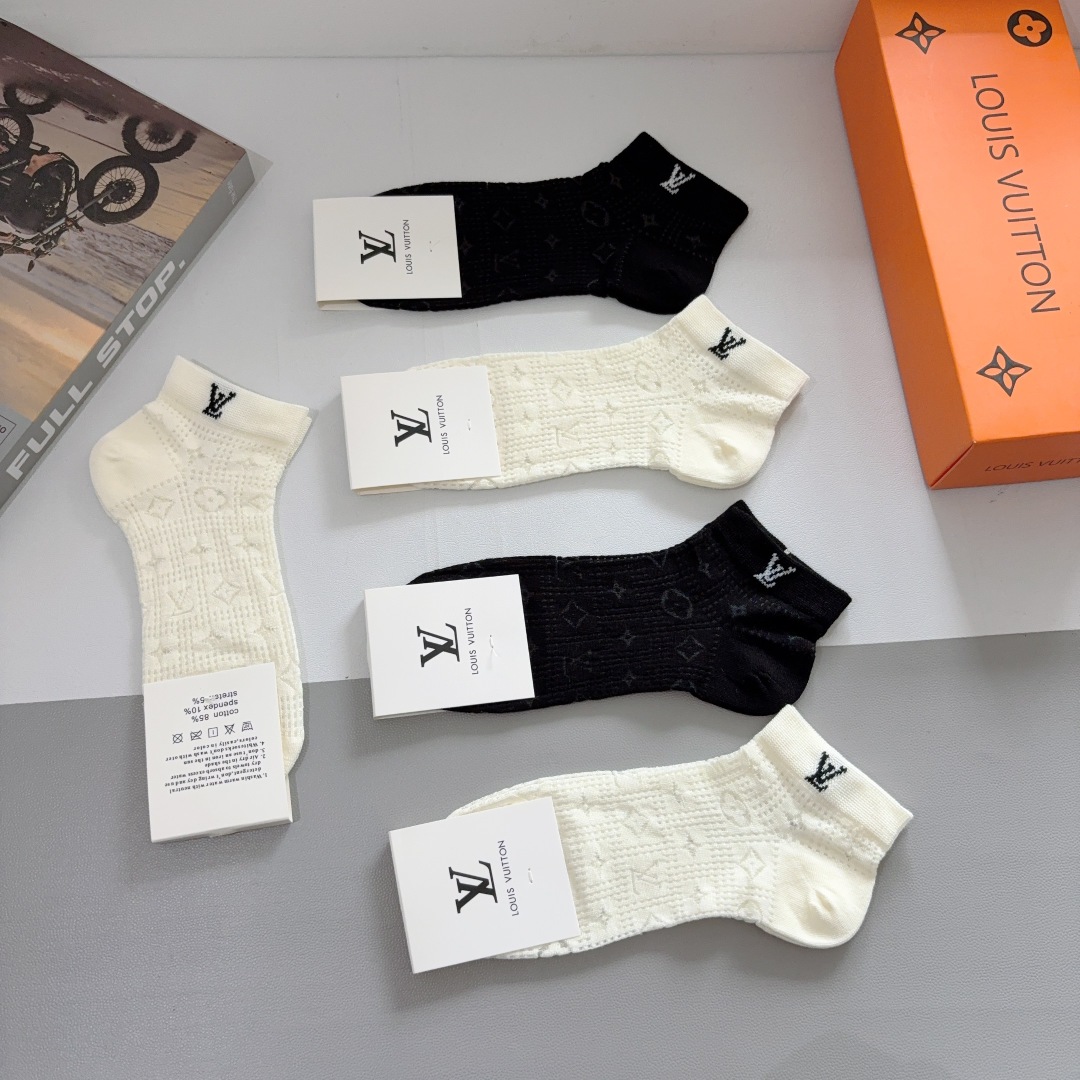 配包装（一盒5双）
 🌟 LV 路易威登 超火爆小单品，竹棉面料，潮人必备 爆款，经典字母logo短筒袜