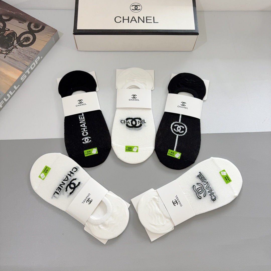 配包装（一盒5双）
CHANEL 香奈儿经典袜子❗️高版本竹棉材质、经典双C图案logo，专柜同步袜子❗