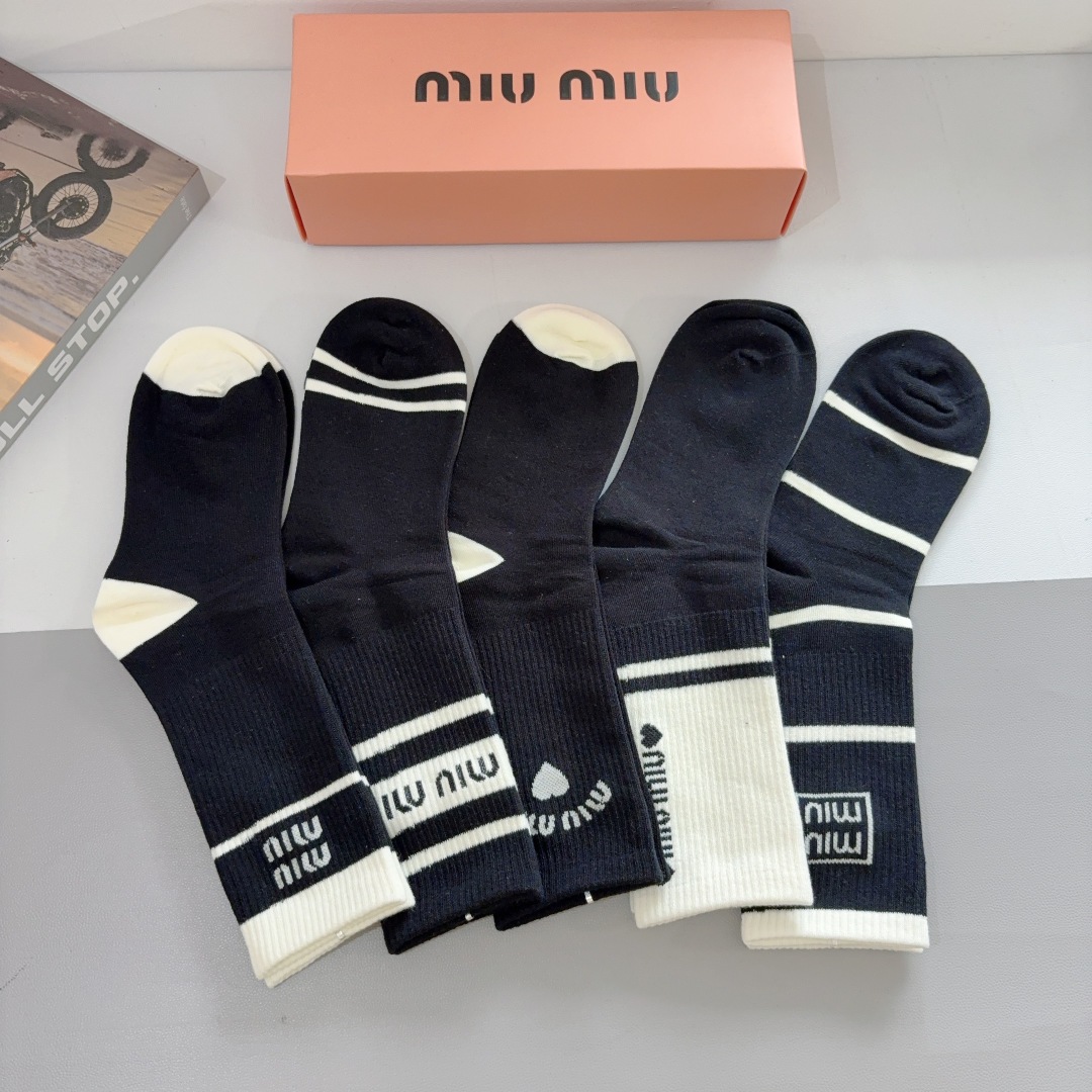 配包装【一盒5双】
miumiu · 缪缪 高品质。新款网红长筒袜子❗️ins明星网红推荐❗️火爆至极。