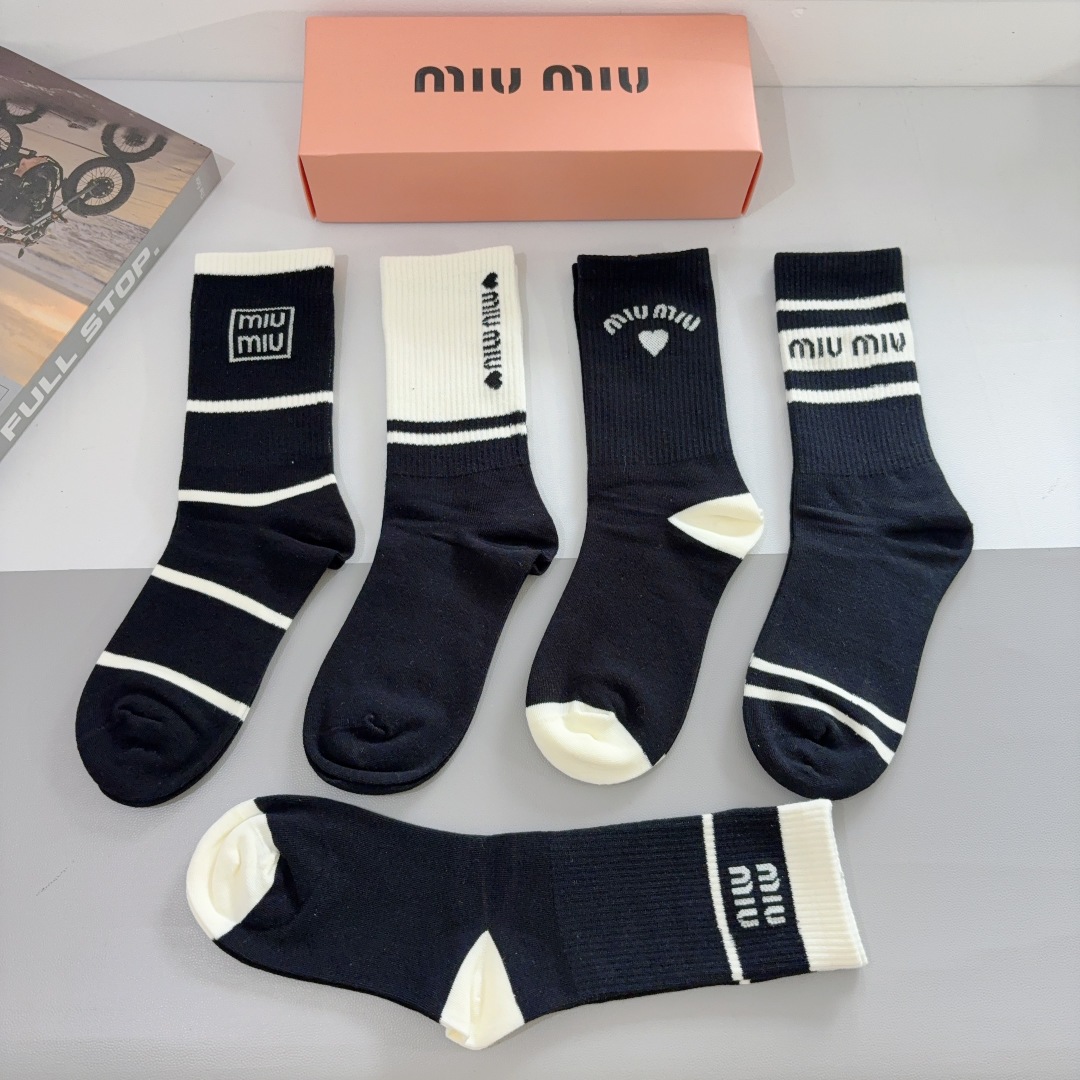 配包装【一盒5双】
miumiu · 缪缪 高品质。新款网红长筒袜子❗️ins明星网红推荐❗️火爆至极。