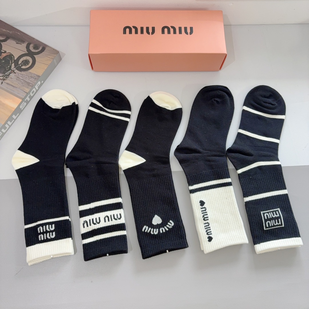 配包装【一盒5双】
miumiu · 缪缪 高品质。新款网红长筒袜子❗️ins明星网红推荐❗️火爆至极。