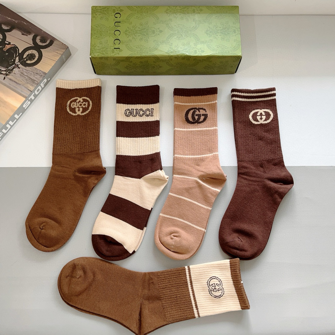 配包装（一盒5双）
 Gucci 古奇 新款长筒袜子，纯棉面料，潮人必备 ，Gucci 爆款，经典双G，