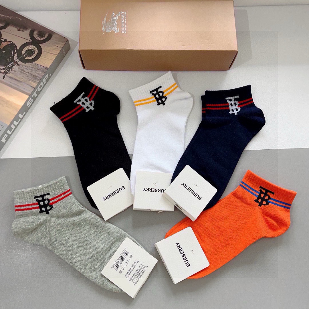 配包装（一盒5双）
🌟Burberry 巴宝莉 超火爆小单品，男女通用纯棉面料，潮人必备  爆款格子中筒