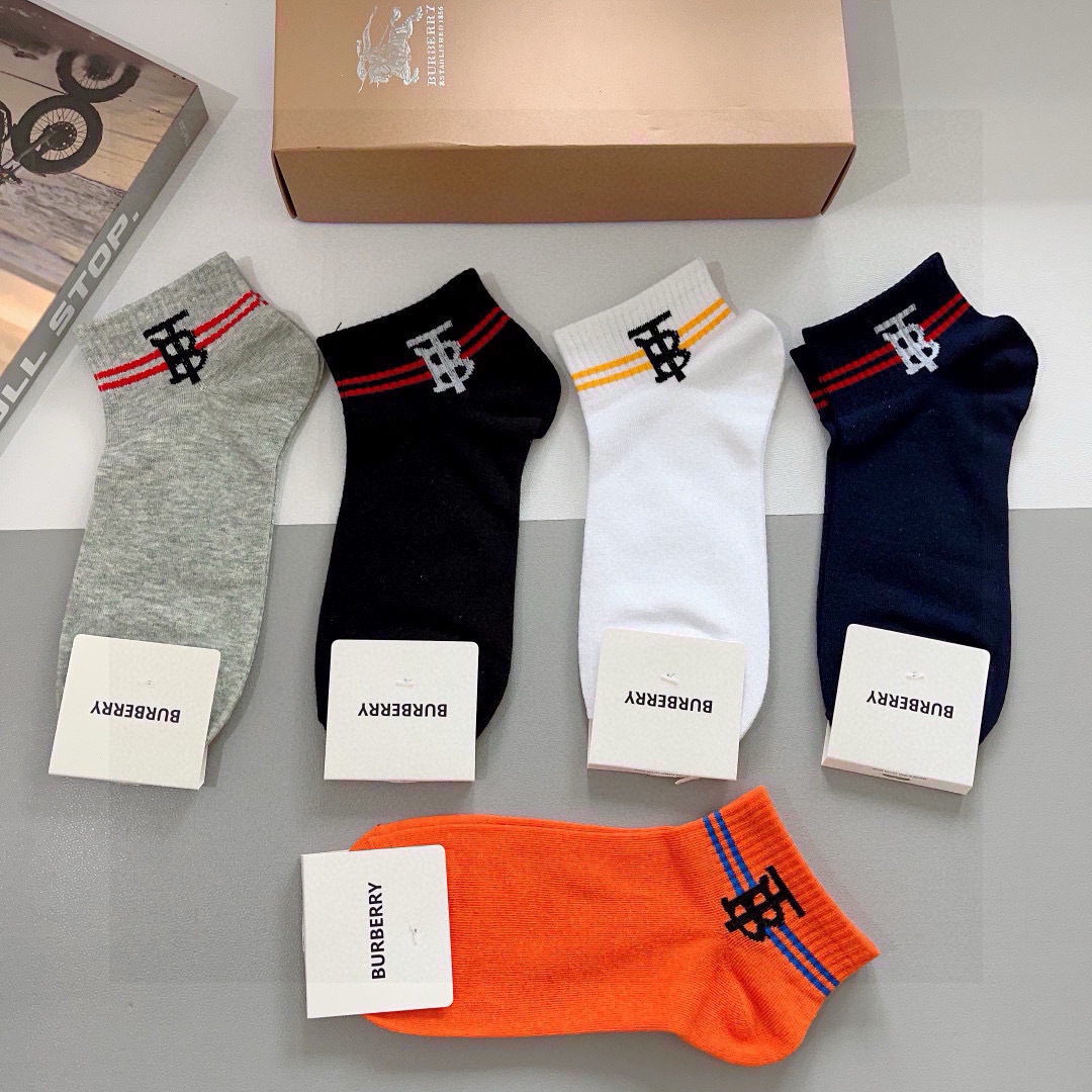 配包装（一盒5双）
🌟Burberry 巴宝莉 超火爆小单品，男女通用纯棉面料，潮人必备  爆款格子中筒