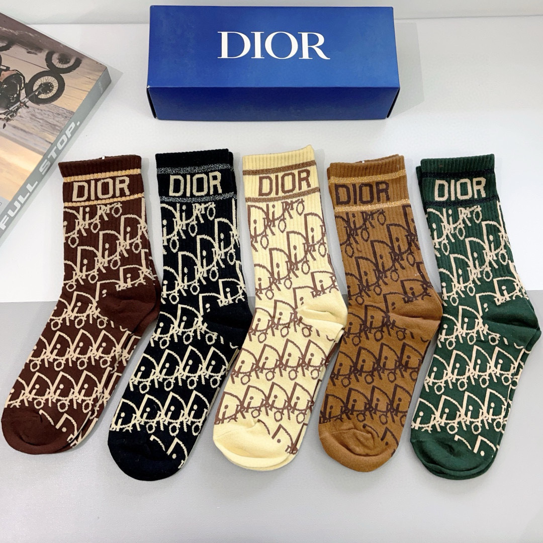 配包装（一盒5双）
Dior 迪奥 新款字母罗口长筒袜子！爆款字母专柜同步长筒袜，💛大牌出街，潮人必备。