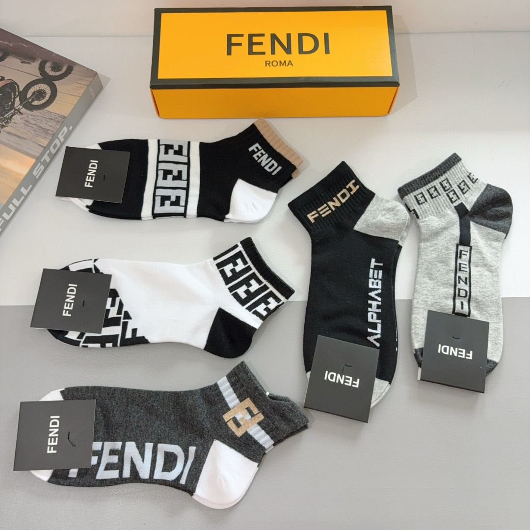 配包装（一盒5双）
FENDI  芬迪  双Ｆ字母爆款短款袜子，💓实用好穿 纯棉面料 柔软透气，时尚百搭