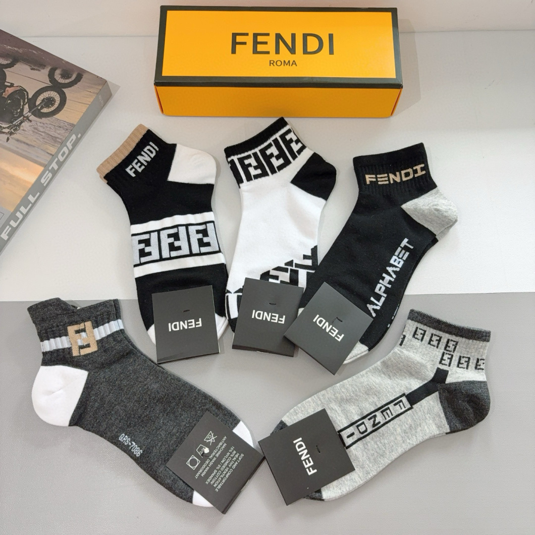 配包装（一盒5双）
FENDI  芬迪  双Ｆ字母爆款短款袜子，💓实用好穿 纯棉面料 柔软透气，时尚百搭