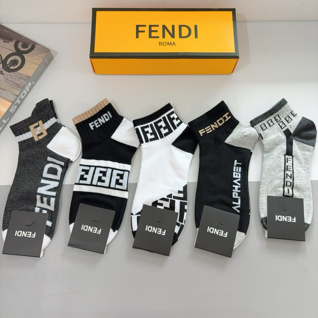 配包装（一盒5双）
FENDI  芬迪  双Ｆ字母爆款短款袜子，💓实用好穿 纯棉面料 柔软透气，时尚百搭