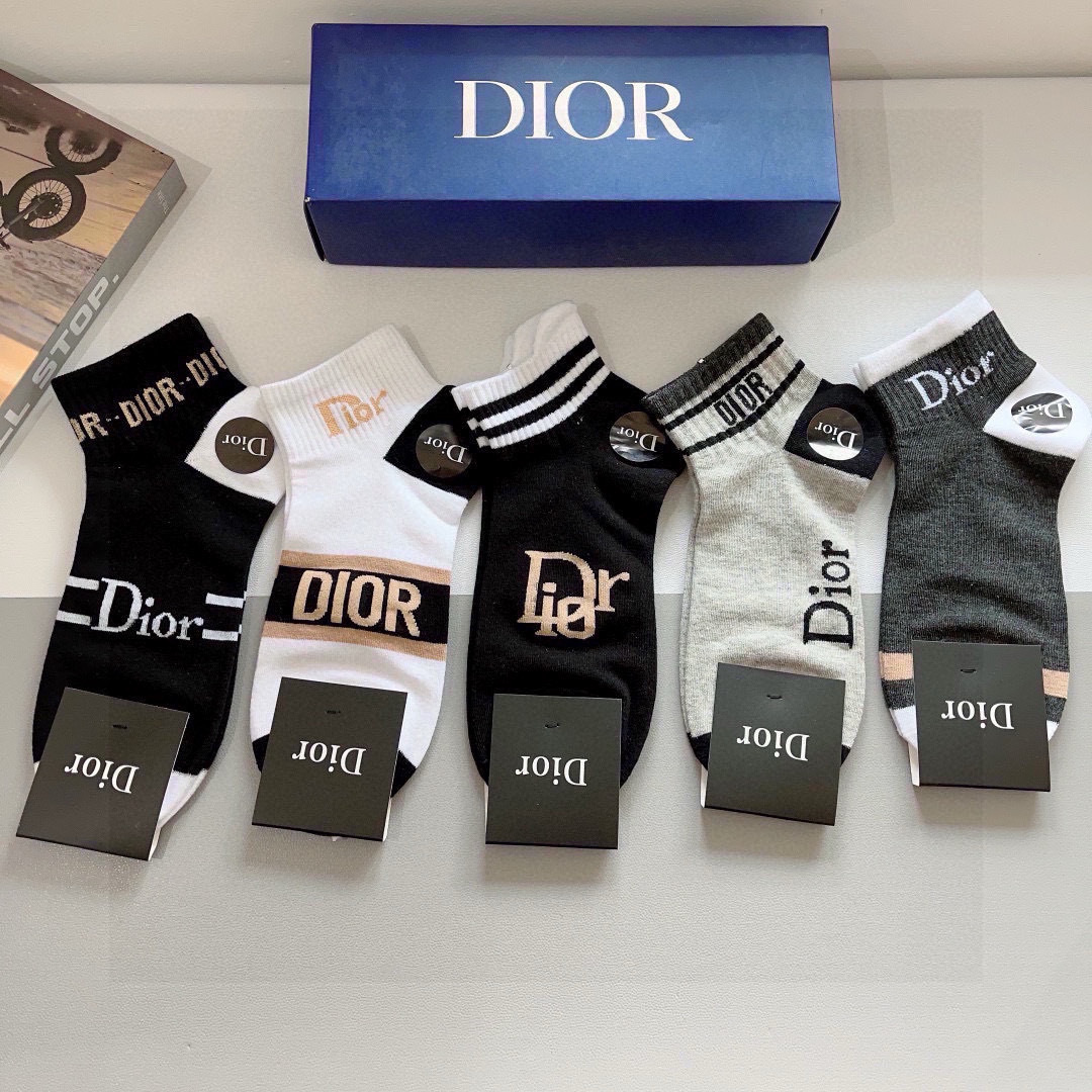 配包装（一盒5双）
Dior 迪奥 新款字母罗口短筒袜子！爆款字母专柜同步袜子，💛大牌出街，潮人必备。超
