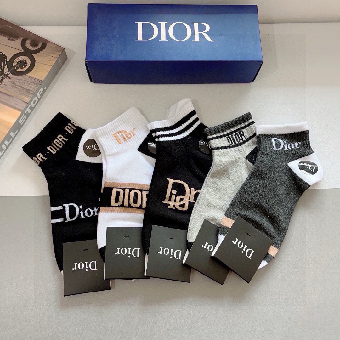 配包装（一盒5双）
Dior 迪奥 新款字母罗口短筒袜子！爆款字母专柜同步袜子，💛大牌出街，潮人必备。超