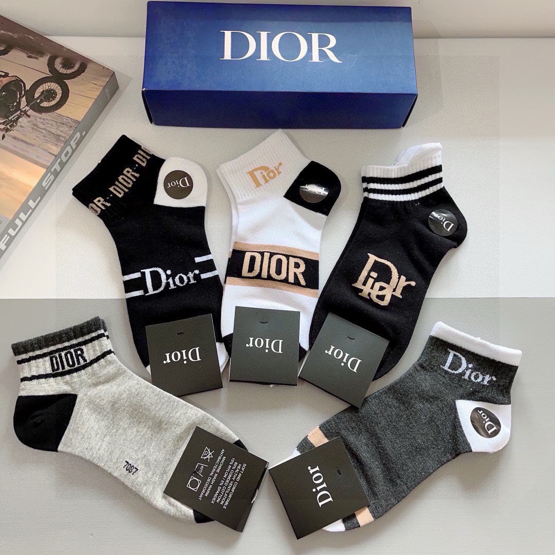 配包装（一盒5双）
Dior 迪奥 新款字母罗口短筒袜子！爆款字母专柜同步袜子，💛大牌出街，潮人必备。超