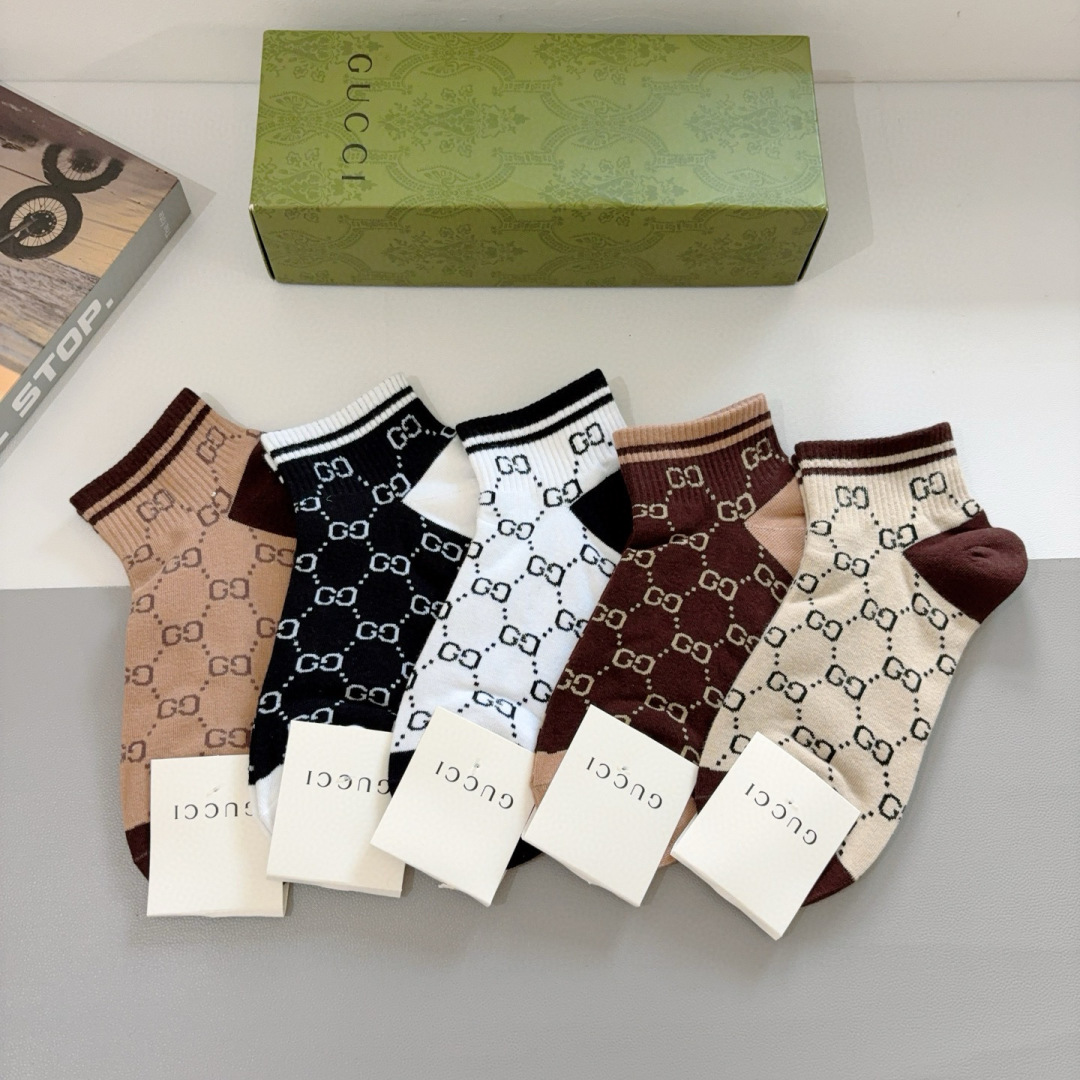 配包装（一盒5双）
GUCCI 古奇 新款短款袜子！，经典GG字母、专柜同步船袜 💛大牌出街，潮人必备。