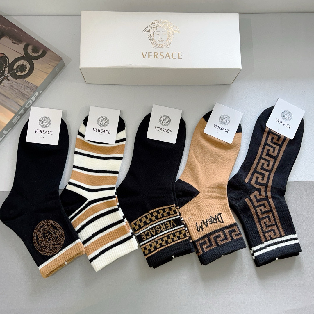 配包装【一盒五双】
VERSACE范思哲 欧美大牌中筒袜。🌟潮人必不能少的专柜代购品质纯棉袜子 ，超级百