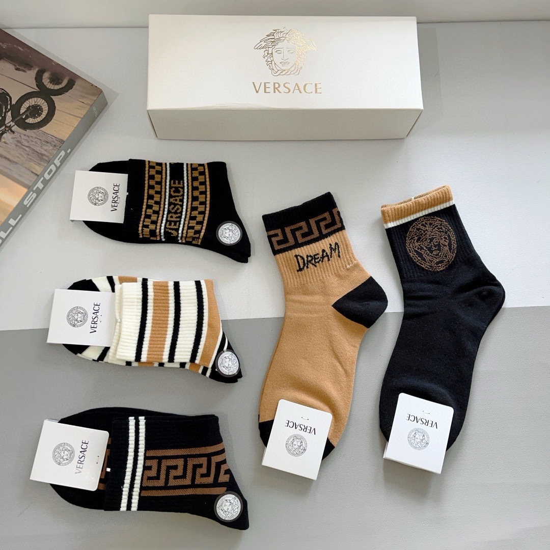 配包装【一盒五双】
VERSACE范思哲 欧美大牌中筒袜。🌟潮人必不能少的专柜代购品质纯棉袜子 ，超级百