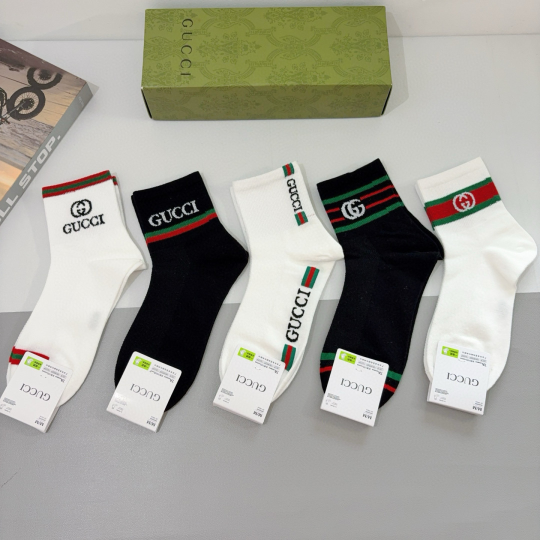 配包装（一盒5双）
GUCCI 古奇2025新款袜子！纯棉面料，火爆图案，专柜同步中筒袜子，大牌出街，潮
