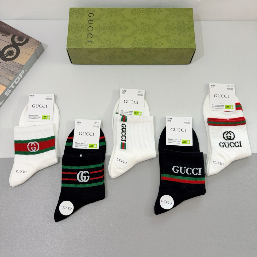 配包装（一盒5双）
GUCCI 古奇2025新款袜子！纯棉面料，火爆图案，专柜同步中筒袜子，大牌出街，潮