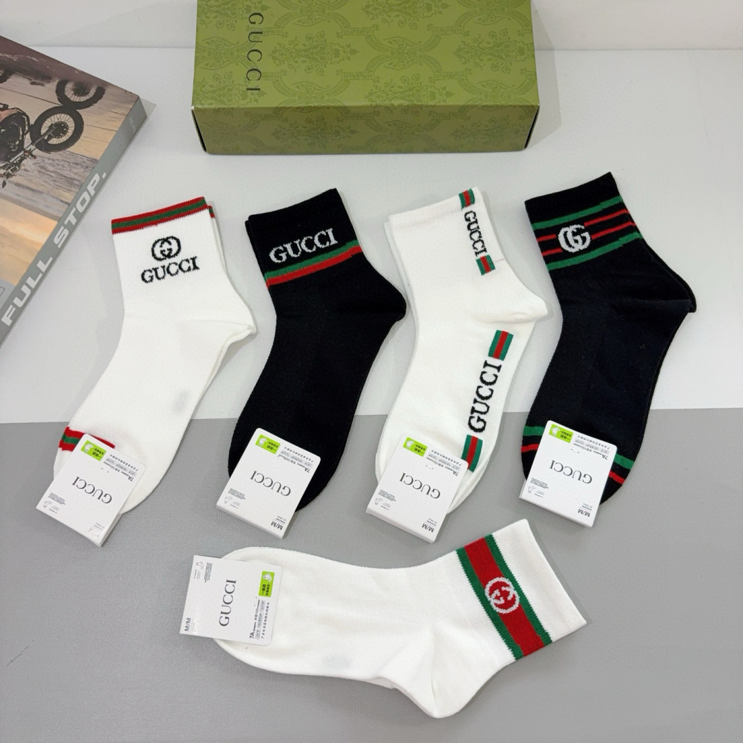 配包装（一盒5双）
GUCCI 古奇2025新款袜子！纯棉面料，火爆图案，专柜同步中筒袜子，大牌出街，潮