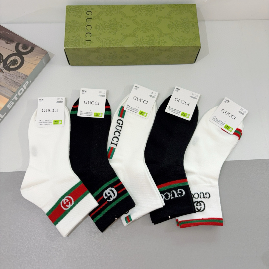 配包装（一盒5双）
GUCCI 古奇2025新款袜子！纯棉面料，火爆图案，专柜同步中筒袜子，大牌出街，潮