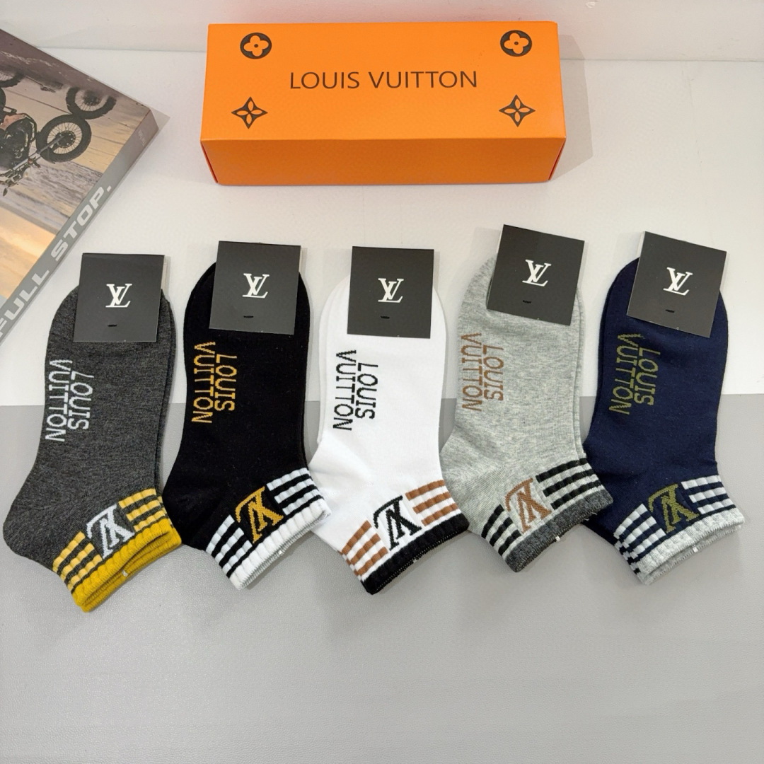 配包装（一盒5双） 
🌟 LV 路易威登 超火男款袜子 纯棉面料，经典字母logo船袜，个性时尚百搭款，