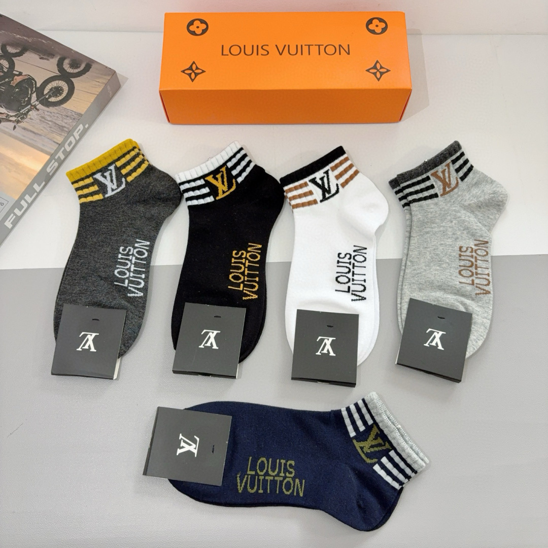 配包装（一盒5双） 
🌟 LV 路易威登 超火男款袜子 纯棉面料，经典字母logo船袜，个性时尚百搭款，