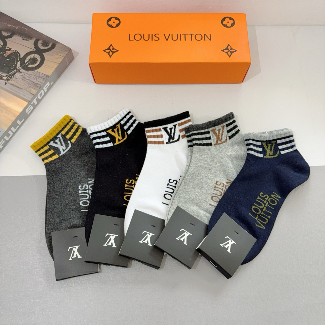 配包装（一盒5双） 
🌟 LV 路易威登 超火男款袜子 纯棉面料，经典字母logo船袜，个性时尚百搭款，