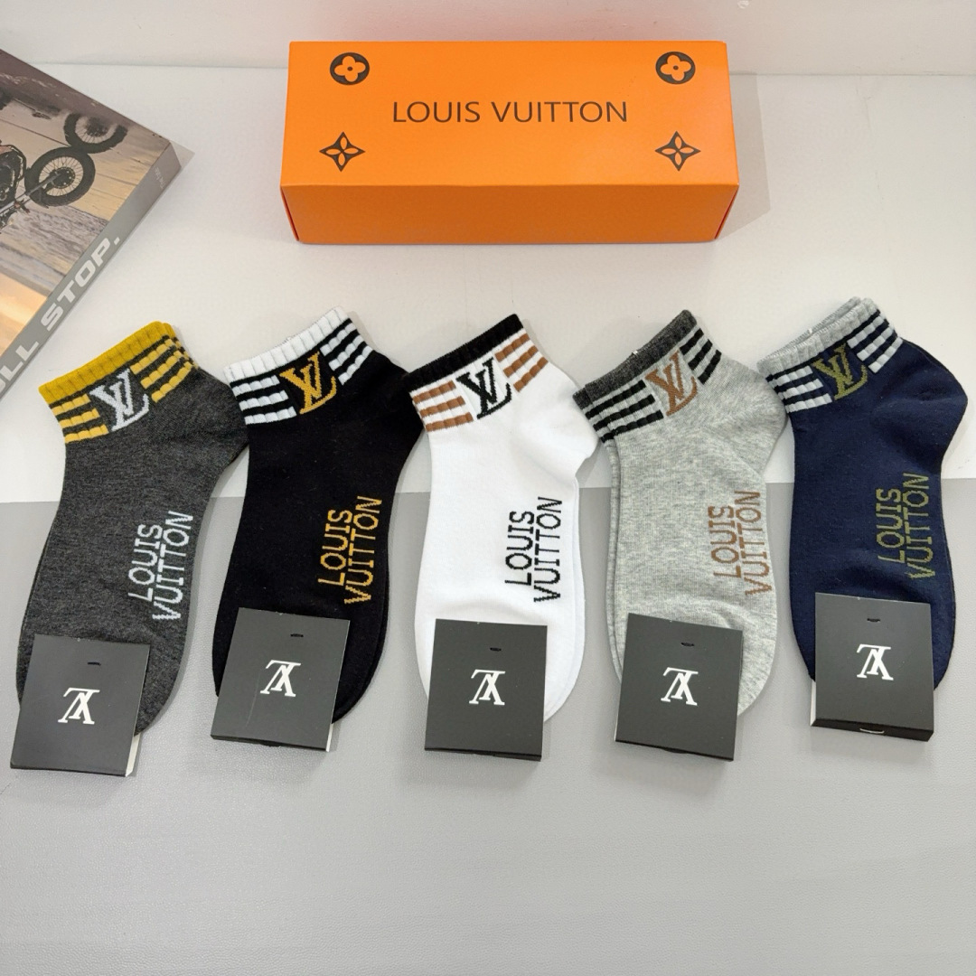 配包装（一盒5双） 
🌟 LV 路易威登 超火男款袜子 纯棉面料，经典字母logo船袜，个性时尚百搭款，