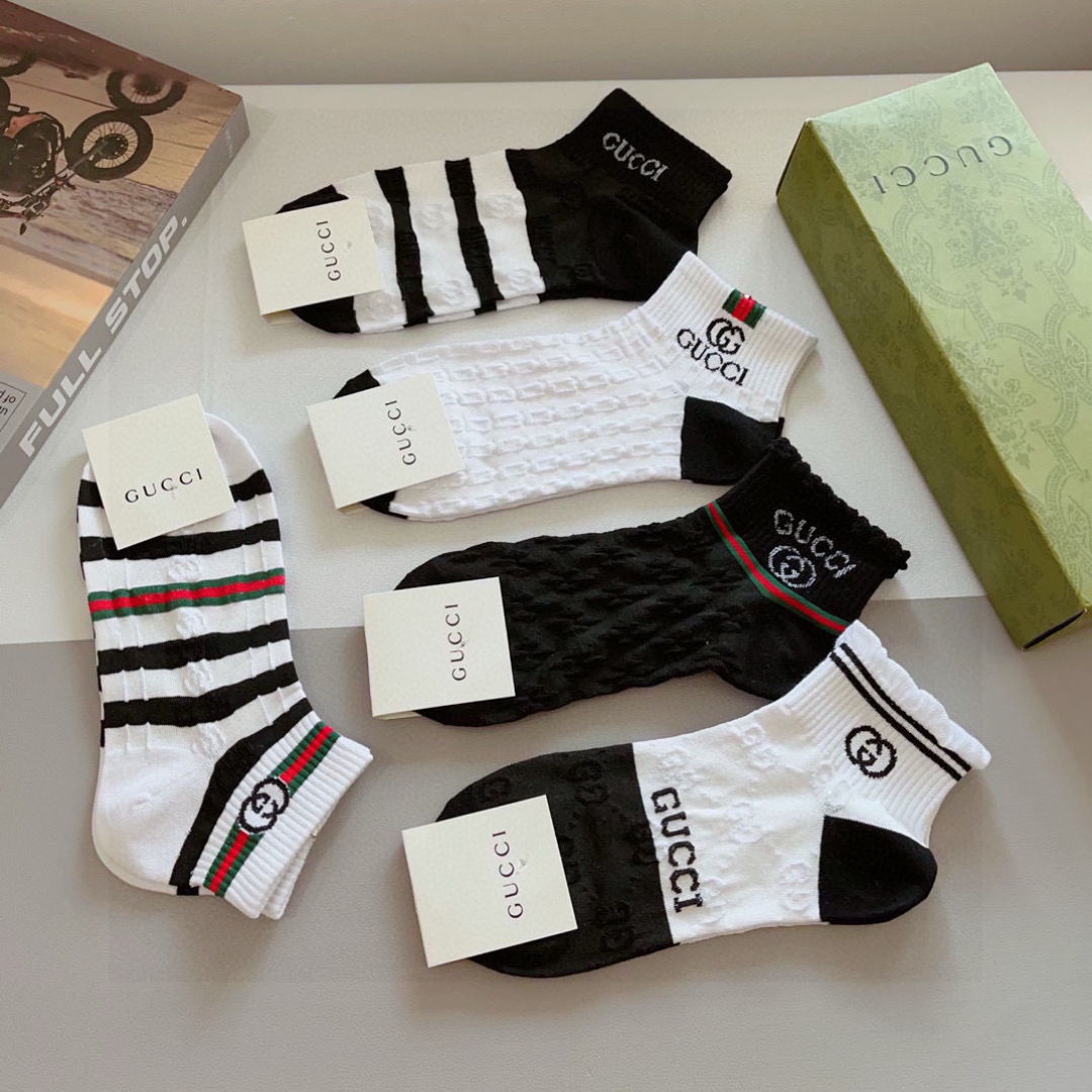 配包装（一盒5双）
GUCCI 古奇 2023新款中筒袜子！纯棉面料，火爆图案，专柜同步袜子，💛大牌出街