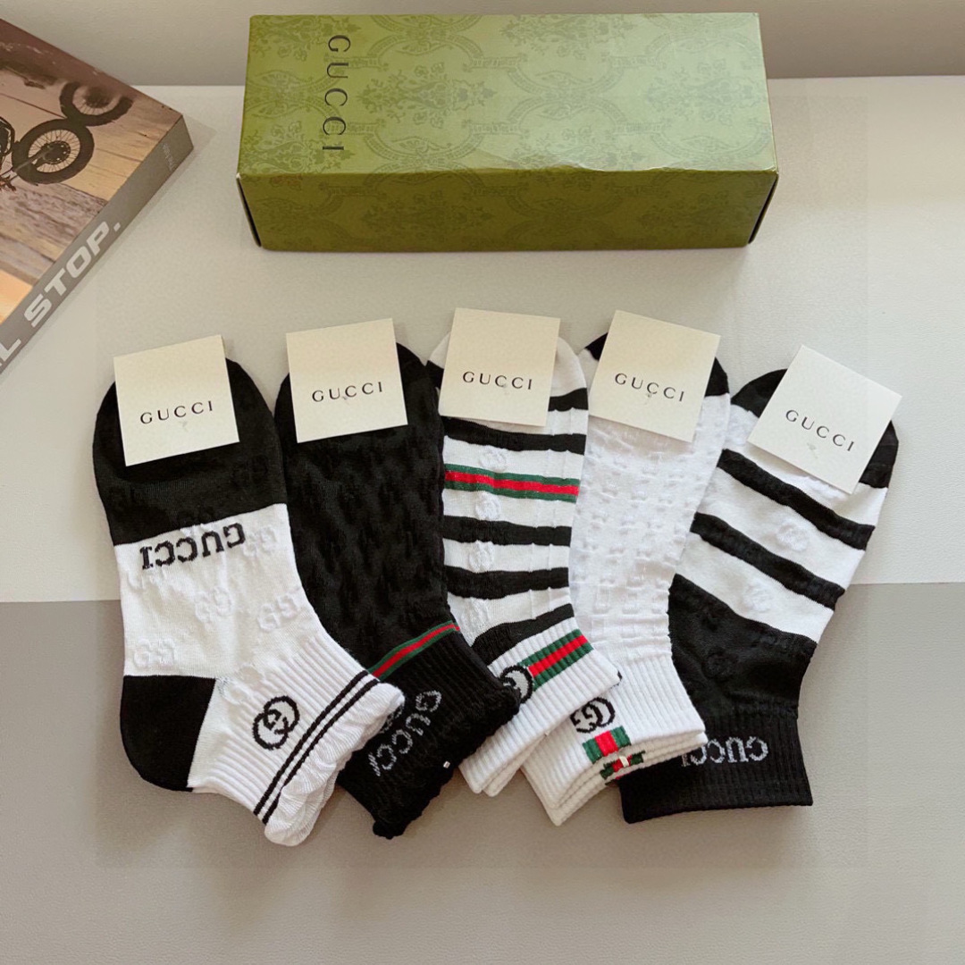 配包装（一盒5双）
GUCCI 古奇 2023新款中筒袜子！纯棉面料，火爆图案，专柜同步袜子，💛大牌出街