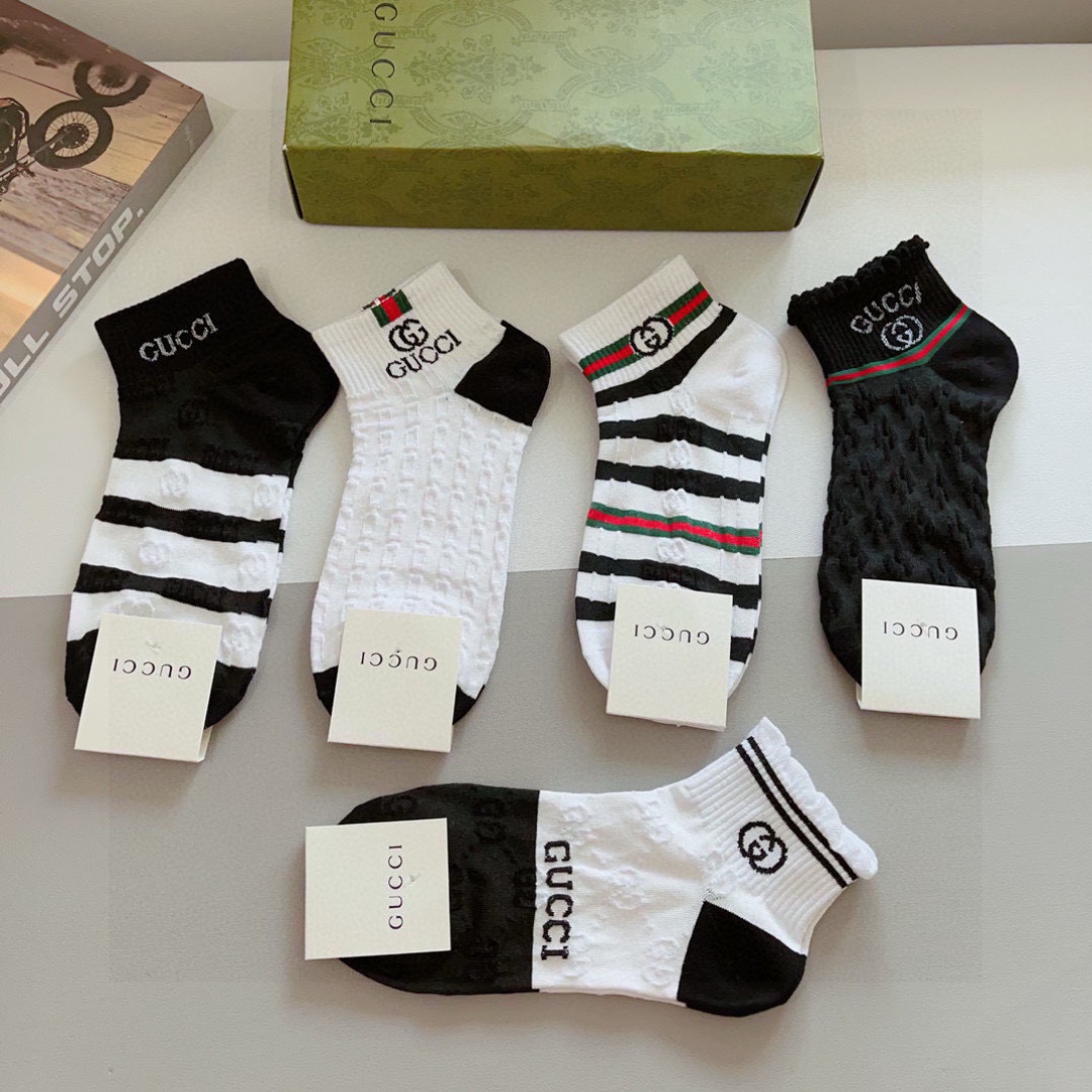配包装（一盒5双）
GUCCI 古奇 2023新款中筒袜子！纯棉面料，火爆图案，专柜同步袜子，💛大牌出街