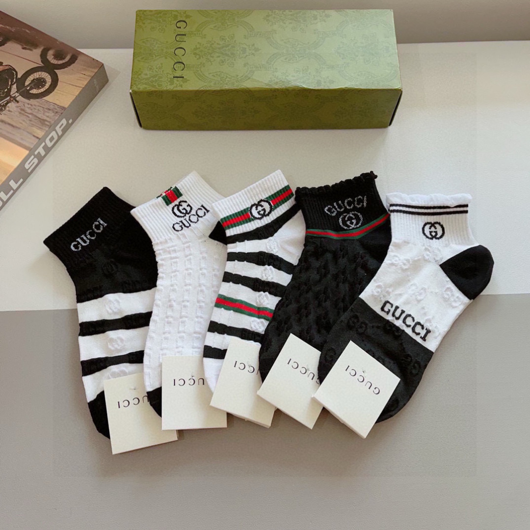 配包装（一盒5双）
GUCCI 古奇 2023新款中筒袜子！纯棉面料，火爆图案，专柜同步袜子，💛大牌出街