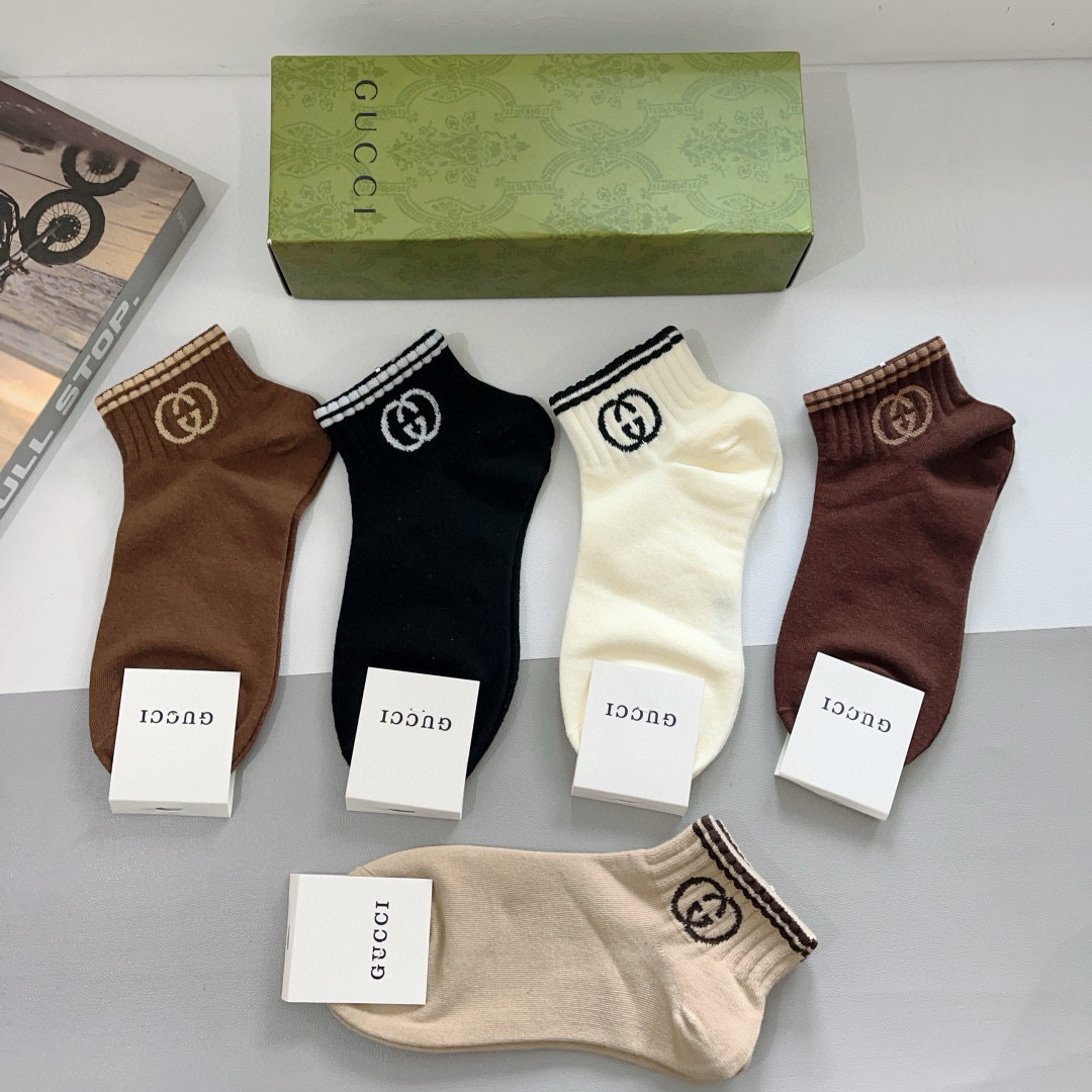 配包装（一盒5双） 
Gucci 古奇 ins超火爆小单品短款袜子，纯棉面料，潮人必备 ，Gucci 爆