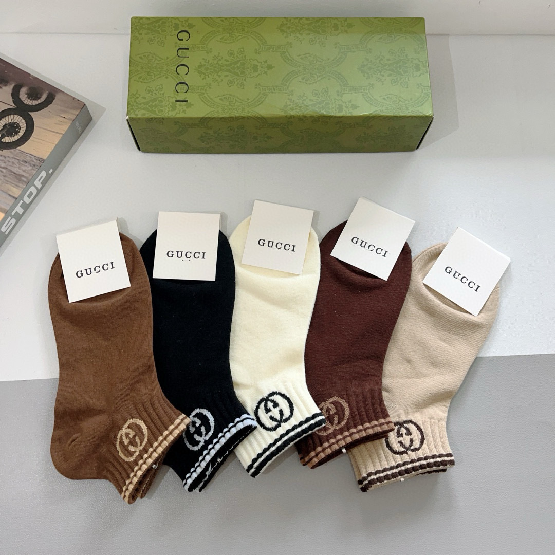 配包装（一盒5双） 
Gucci 古奇 ins超火爆小单品短款袜子，纯棉面料，潮人必备 ，Gucci 爆
