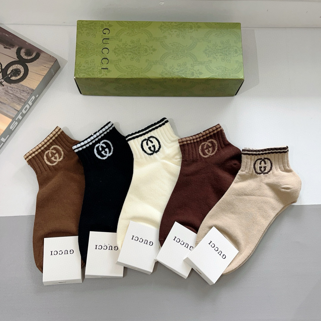 配包装（一盒5双） 
Gucci 古奇 ins超火爆小单品短款袜子，纯棉面料，潮人必备 ，Gucci 爆