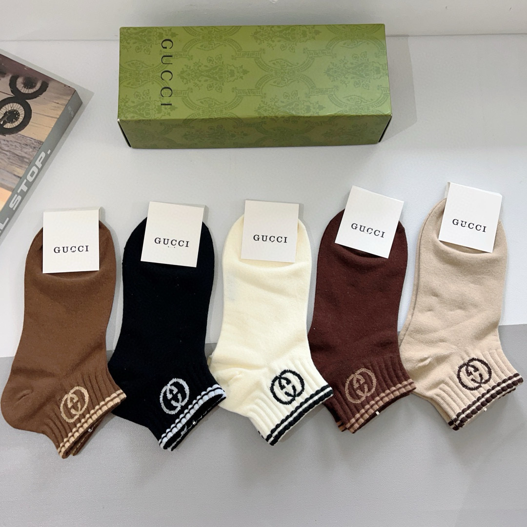 配包装（一盒5双） 
Gucci 古奇 ins超火爆小单品短款袜子，纯棉面料，潮人必备 ，Gucci 爆