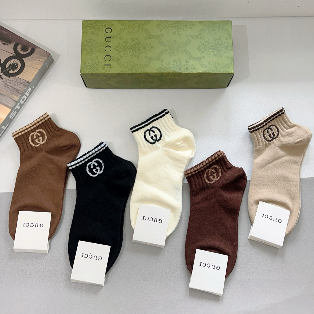 配包装（一盒5双） 
Gucci 古奇 ins超火爆小单品短款袜子，纯棉面料，潮人必备 ，Gucci 爆