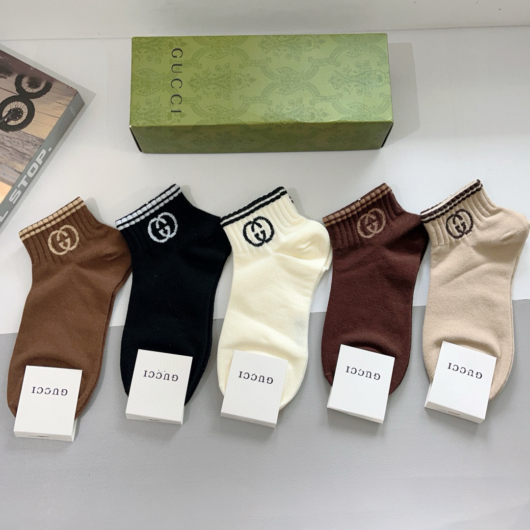 配包装（一盒5双） 
Gucci 古奇 ins超火爆小单品短款袜子，纯棉面料，潮人必备 ，Gucci 爆