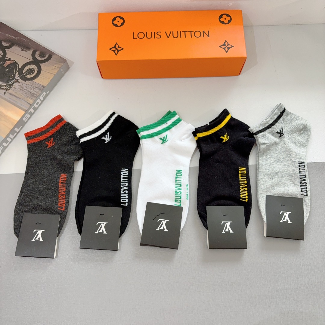 配包装（一盒5双） 
🌟 LV 路易威登 超火男款袜子 纯棉面料，经典字母logo船袜，个性时尚百搭款，