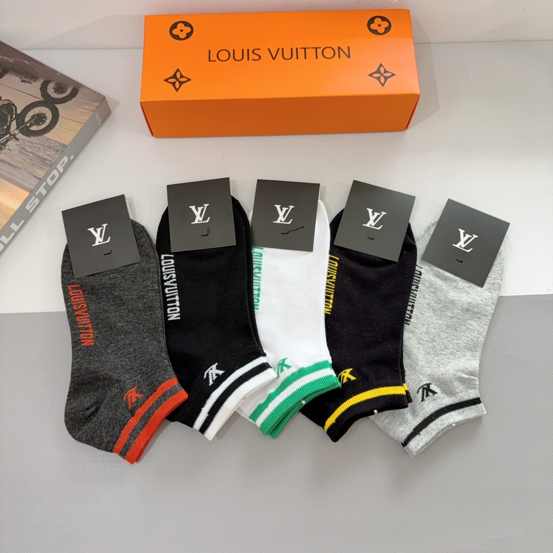 配包装（一盒5双） 
🌟 LV 路易威登 超火男款袜子 纯棉面料，经典字母logo船袜，个性时尚百搭款，